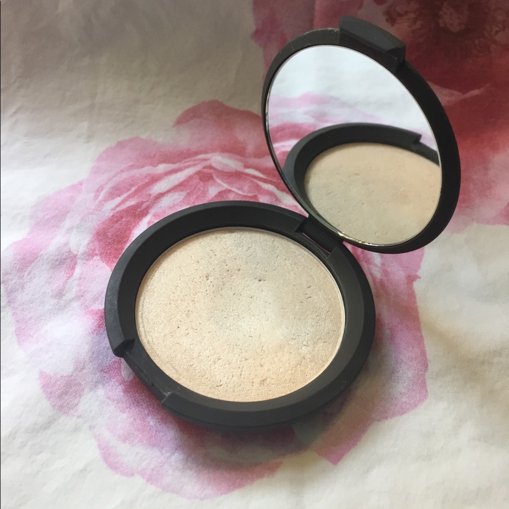 Becca Shimmering Skin Perfector Pressed Moonstone