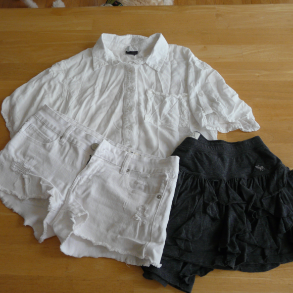 BUNDLE Urban Outfitters and Abercrombie - Picture 1 of 6