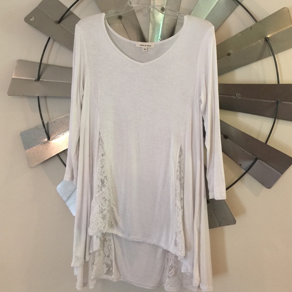 Comfy white tunic with lace accent