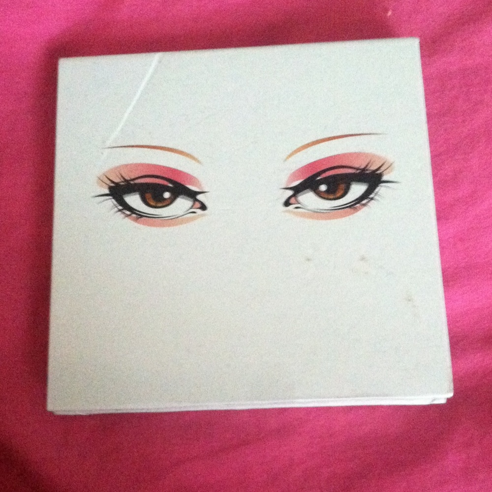 Kylie eyeshadow palette dupe