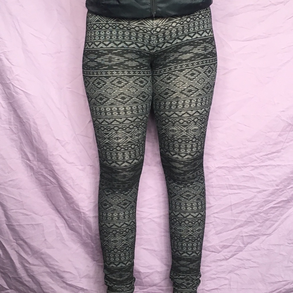 High Wasted Patterned Leggings - Picture 2 of 2
