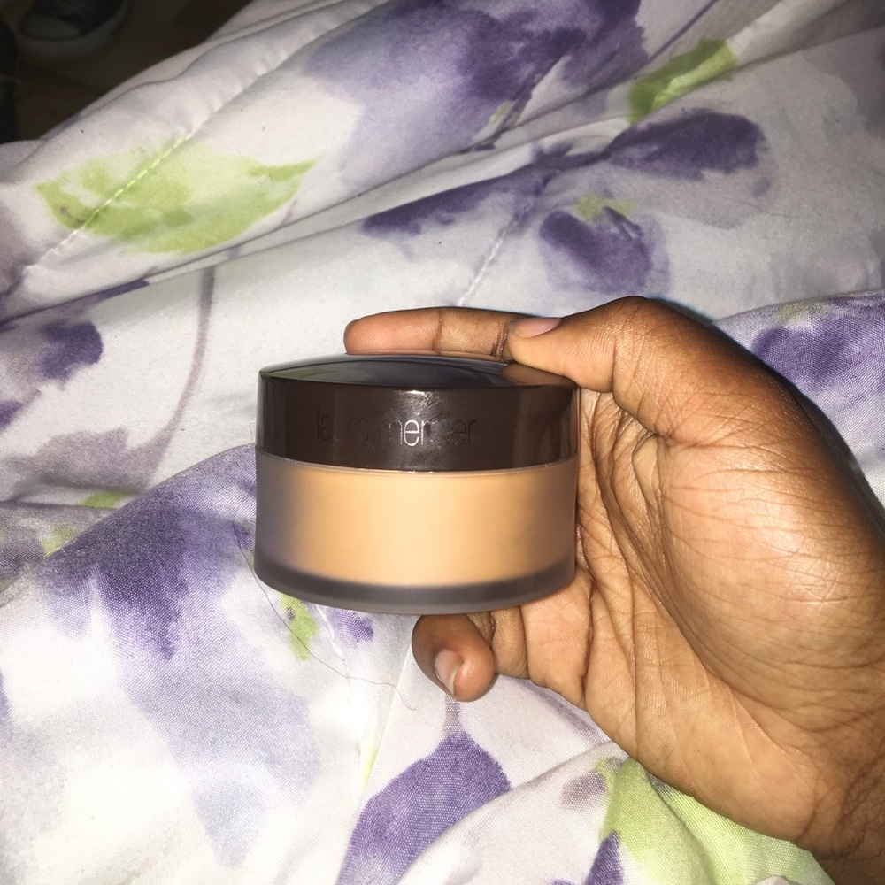 Laura Mercier Translucent Setting Powder - Picture 2 of 3
