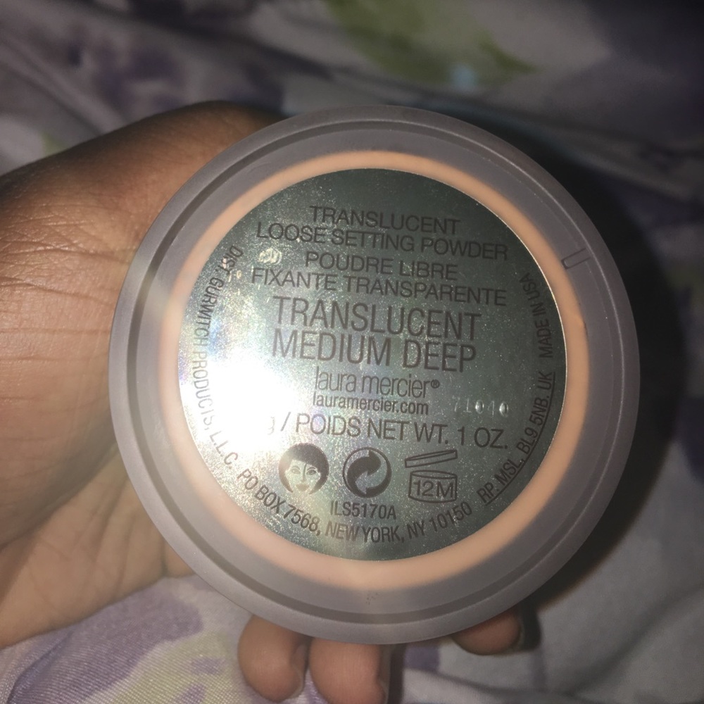 Laura Mercier Translucent Setting Powder - Picture 3 of 3