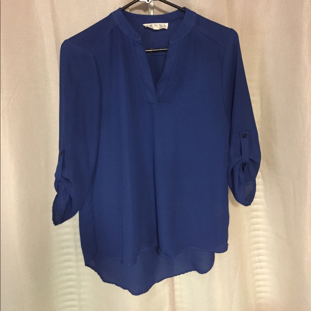 V neck high low top with button sleeves