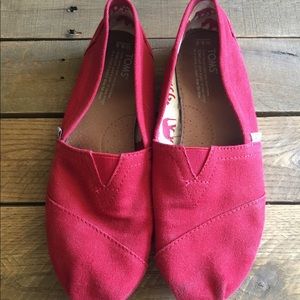 Cute red Toms, size 8.5