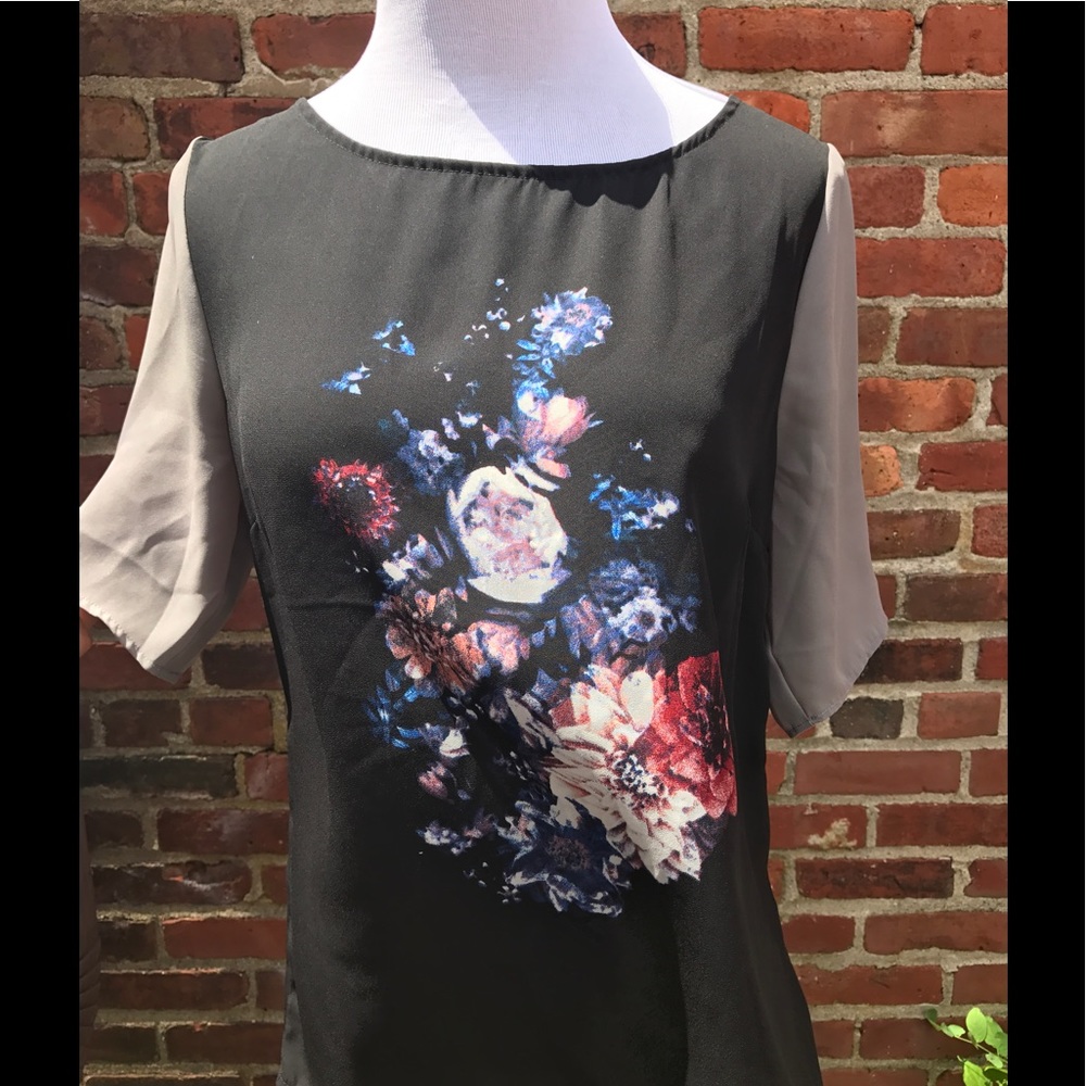 Kimchi Blue Grey and Black Floral Shirt Size M
