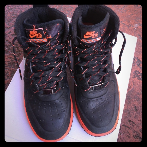 Hightop Nike Air Force 1 - Picture 1 of 4