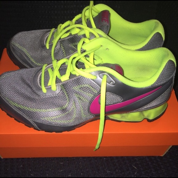 Nike Shoes - Nike tennis shoes