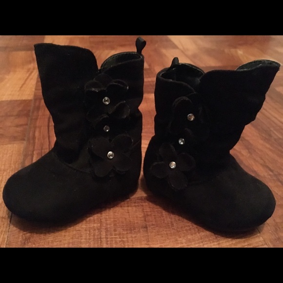 Black Zipper Boots 🖤💎 - Picture 2 of 4