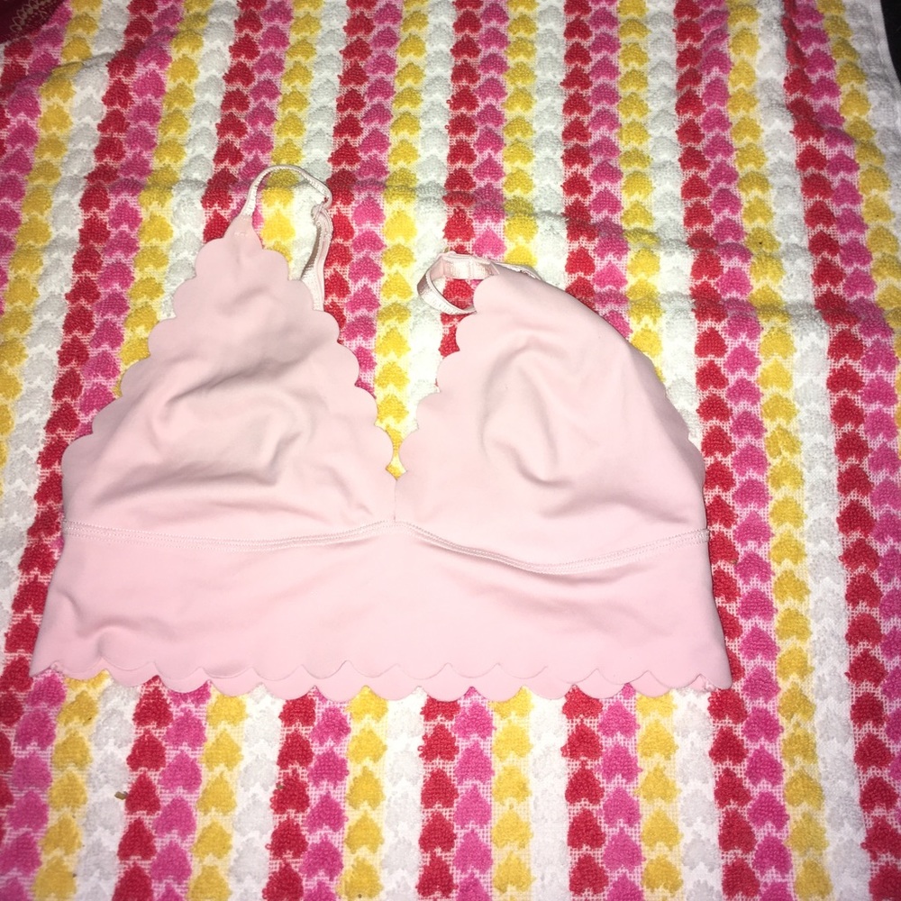 Pink bralette with scallop pattern