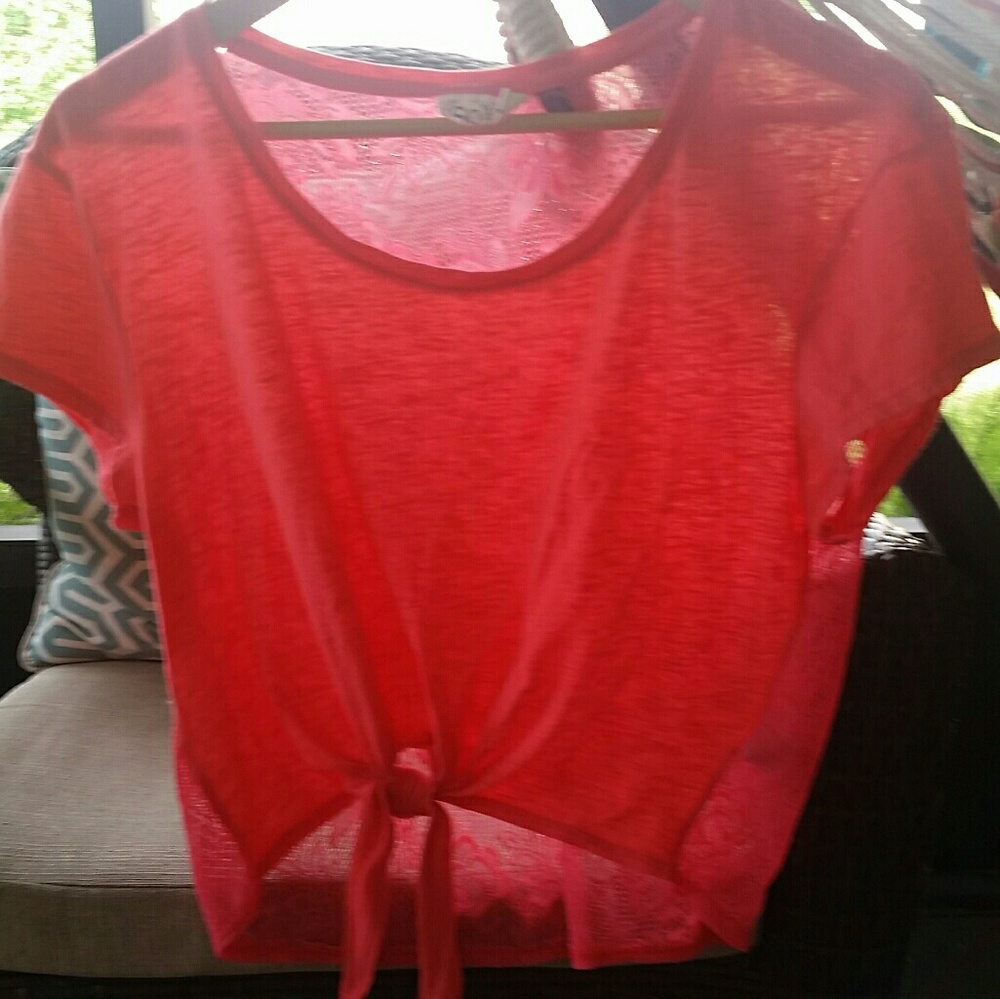 CUTE Pink tie in front tee with floral lace back