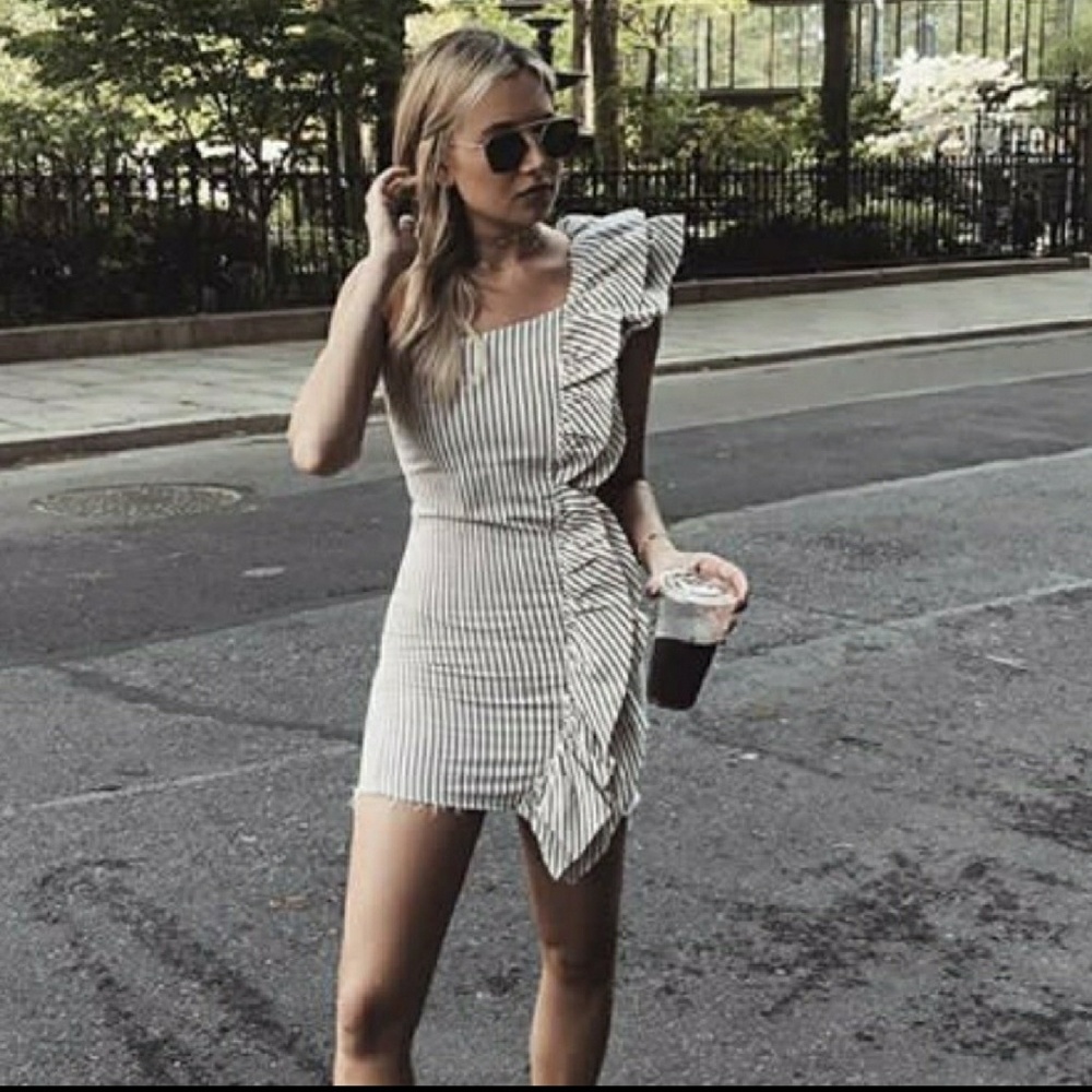 ISO DO NOT BUY!  Zara one shoulder dress