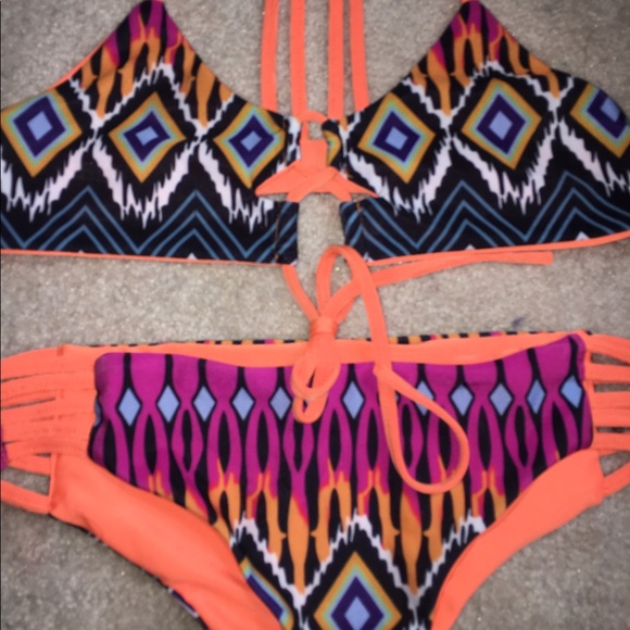 Bikini - Picture 1 of 4