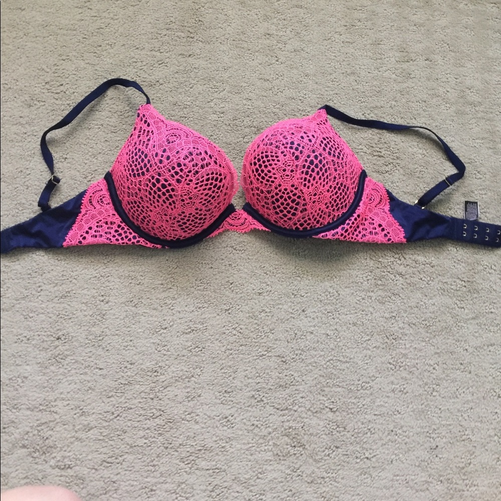 Victoria Secret Bombshell Bra 32D