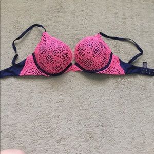 Victoria Secret Bombshell Bra 32D