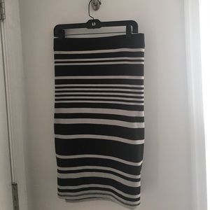 Old Navy stretch pencil skirt - super cute! XL