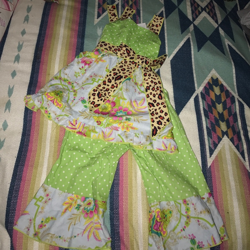 Adorable girls outfit