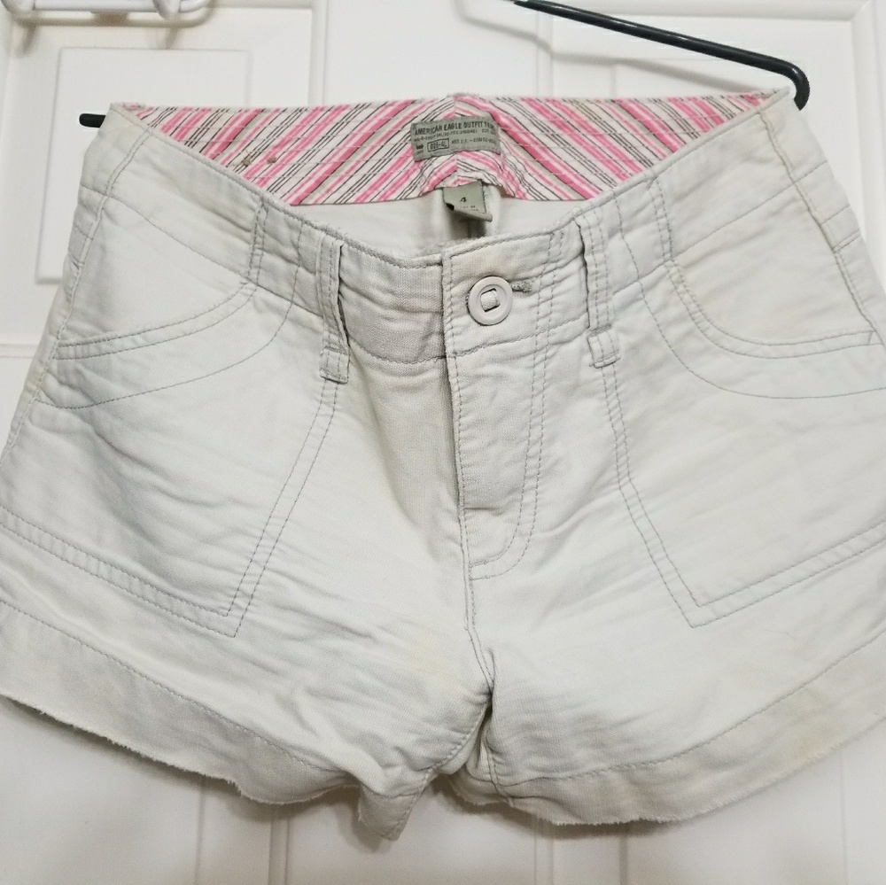 American Eagle Outfitters tan / cream shorts