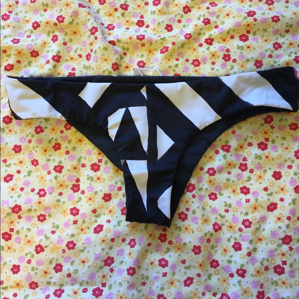 Reversible Billabong swim bottoms size medium
