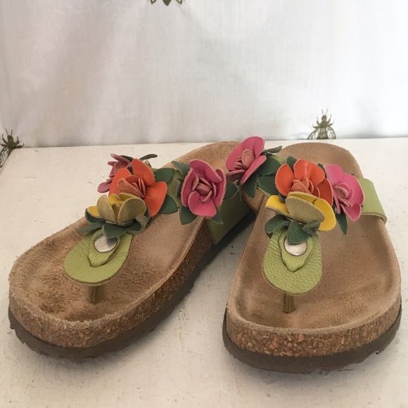 Garnet Hill Other - Girl's Garnet Hill Leather Flower Sandals, Size 3