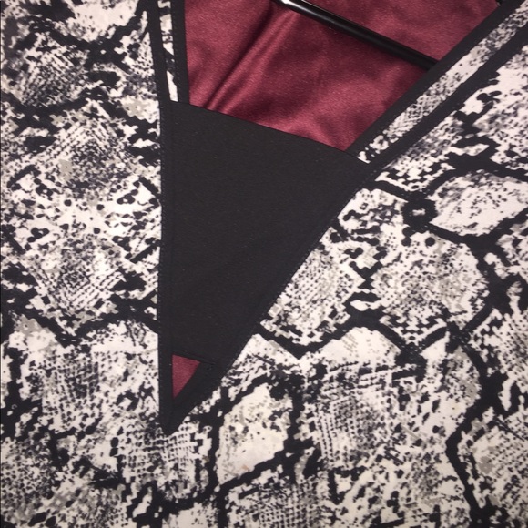 Snakeskin patterned blouse - Picture 2 of 2