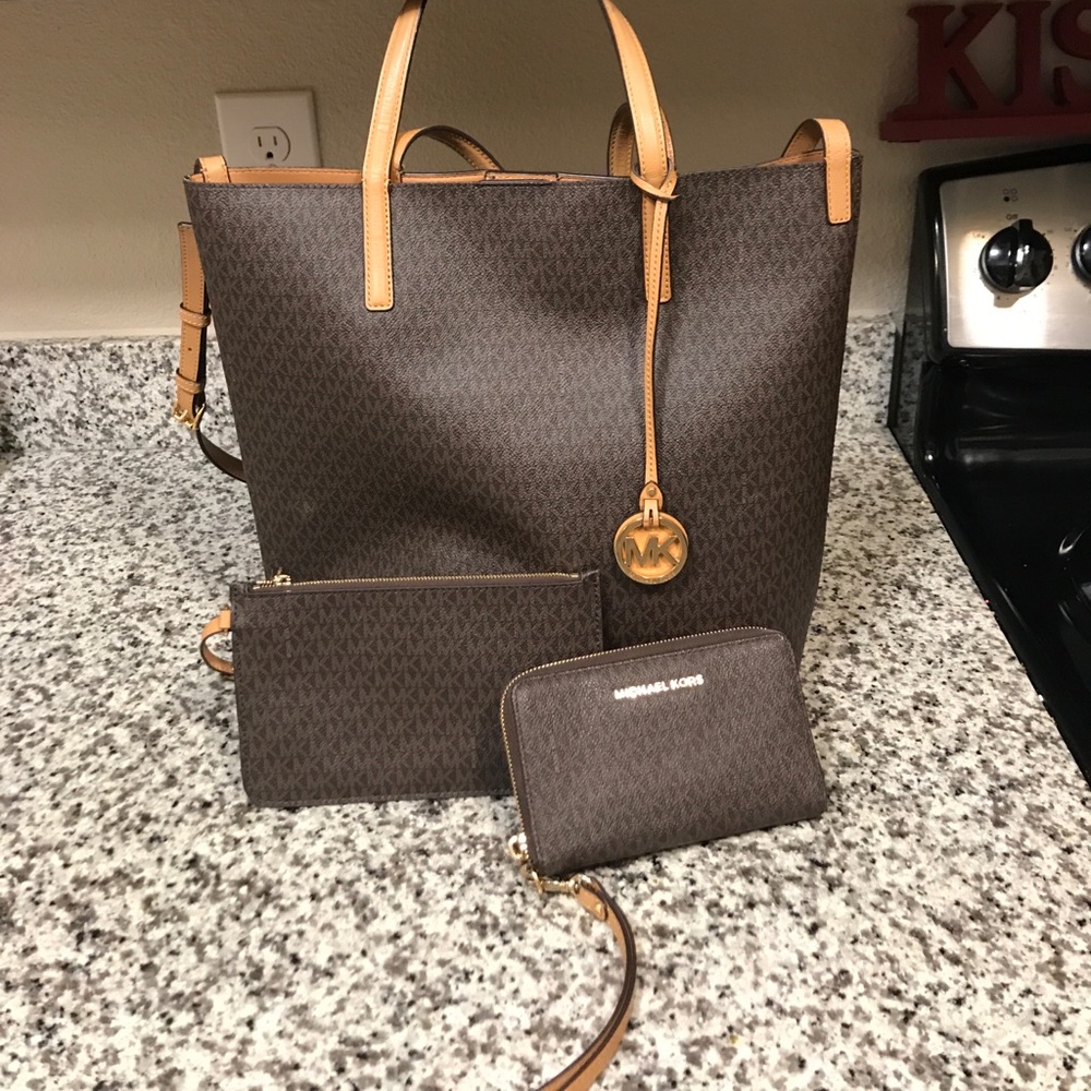 Sold!!! Michael Kors set