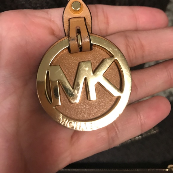 Sold!!! Michael Kors set - Picture 4 of 7