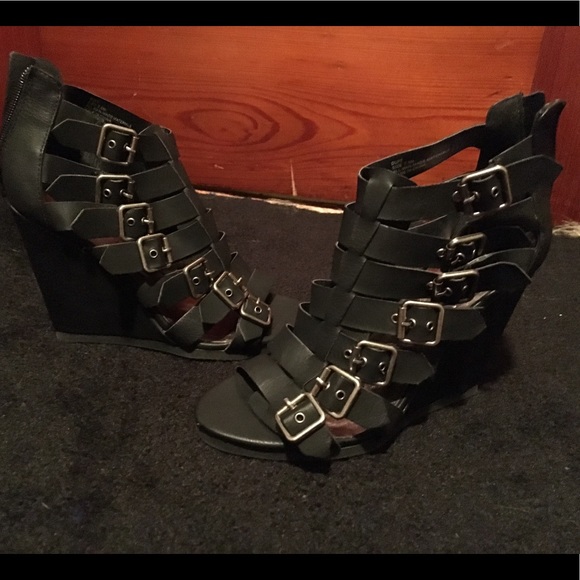 Steve Madden black wedges - Picture 1 of 5