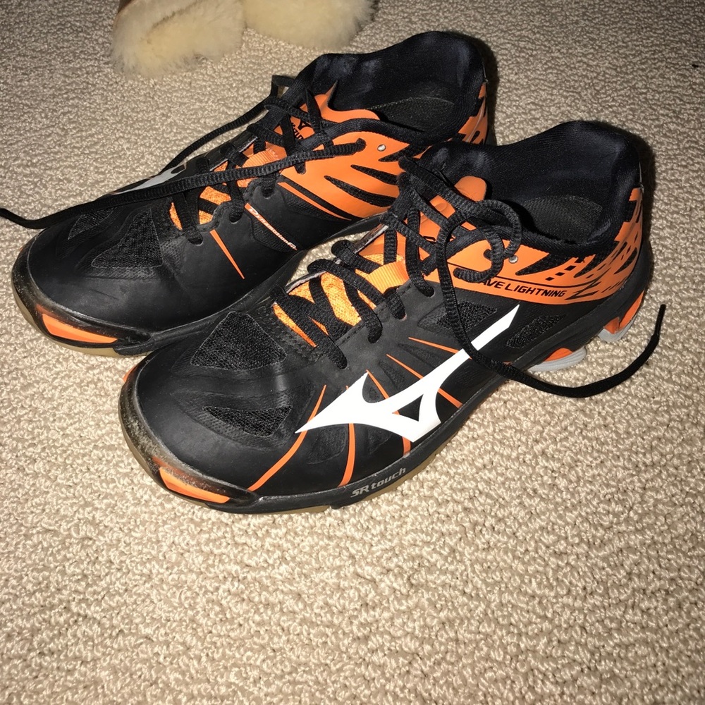 Mizuno volleyball shoes