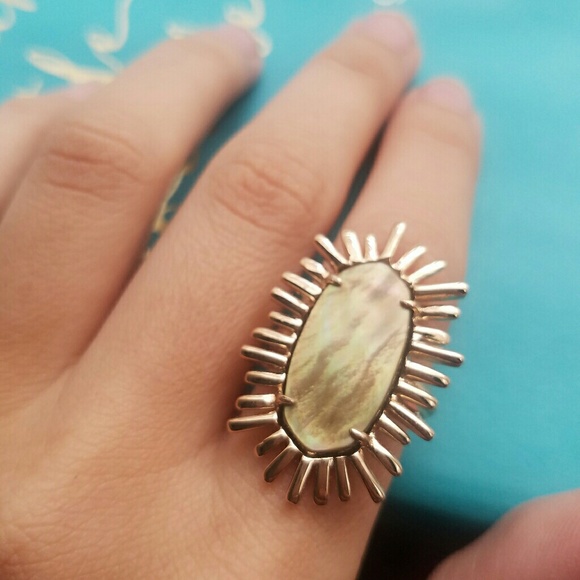 Kendra Scott Jewelry - Kendra scott size 7 rose gold and brown pearl ring