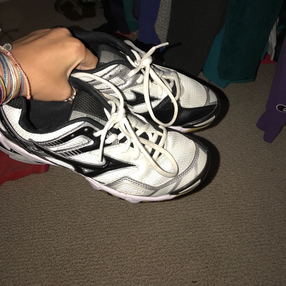 Mizuno volleyball shoes