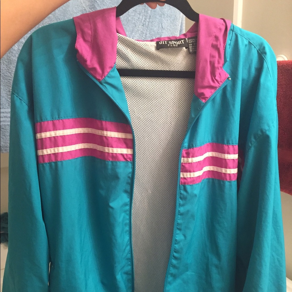 SOLD ON MY DEPOP~ 90S TAKE ME BACK WINDBREAKER