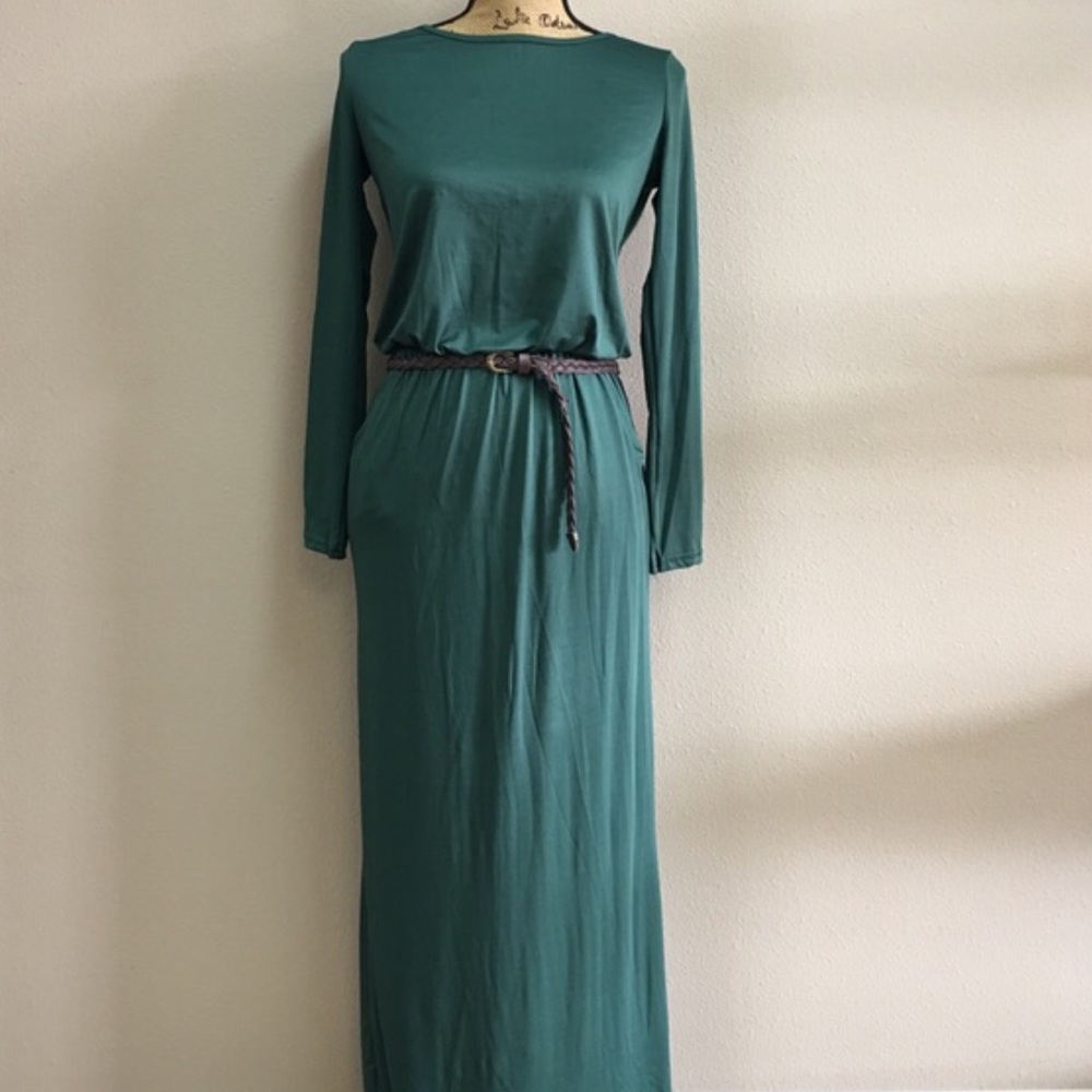 LIQUIDATING!! Long Solid Tone Dress w/ Belt - Picture 3 of 4