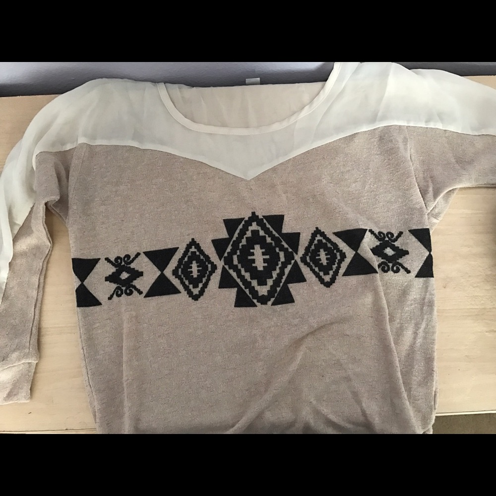Quarter sleeve sweater