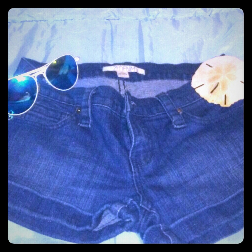 Forever 21 booty shorts 😎😎