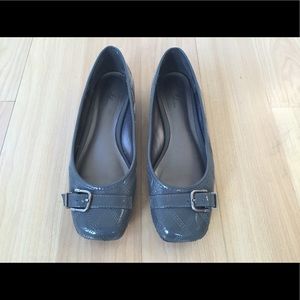 New Jaclyn Smith gray flats, side buckle, size 7