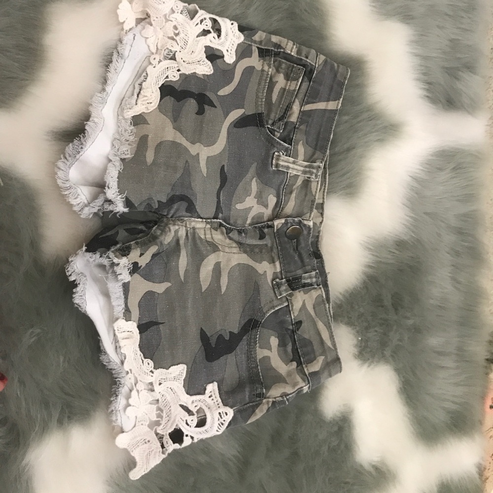 low waisted camo lace shorts