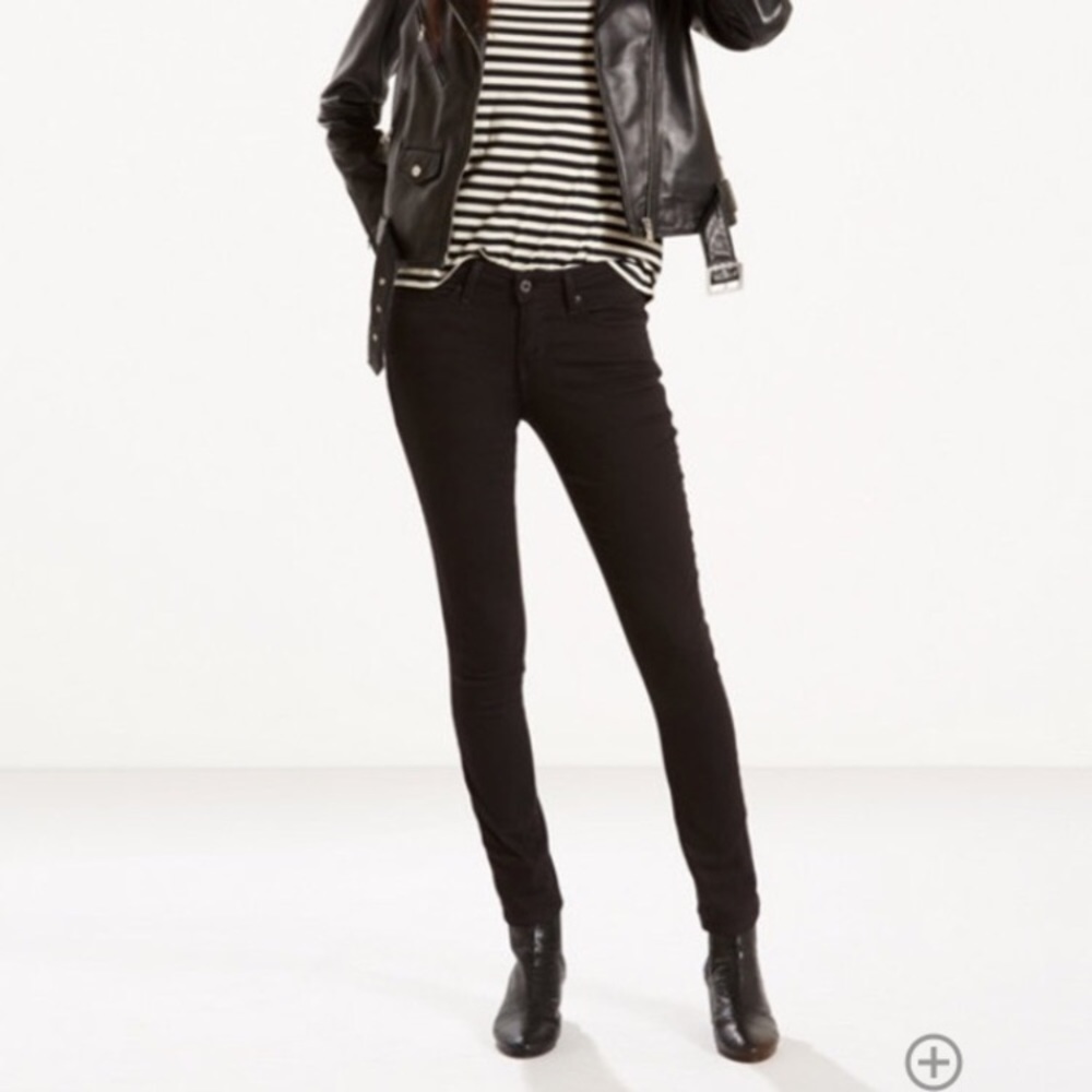 711 black Levi skinny jeans W24L30