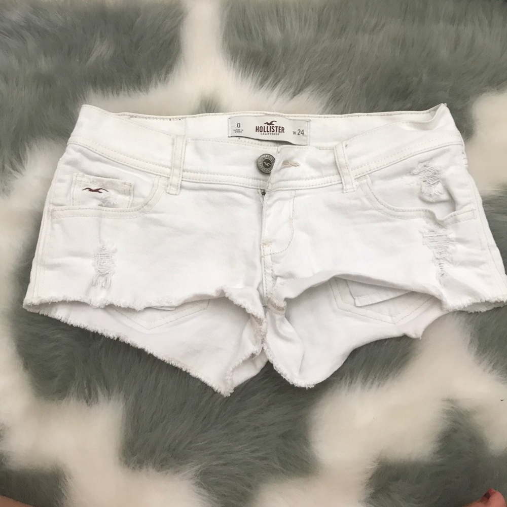 hollister white low waisted jean shorts