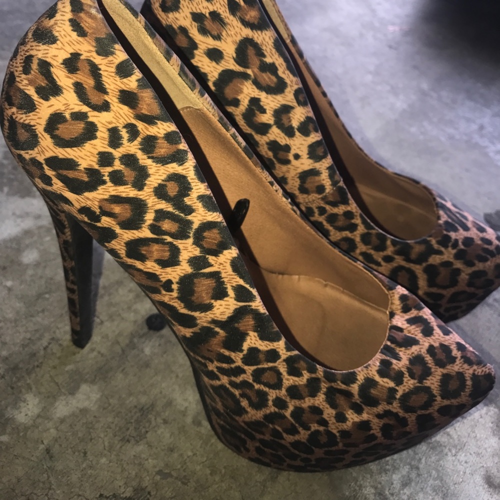 Heels - Picture 3 of 3
