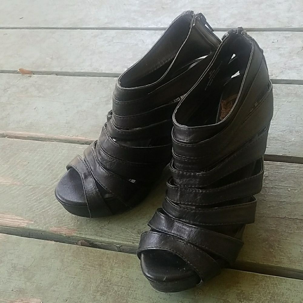 Black Wedges