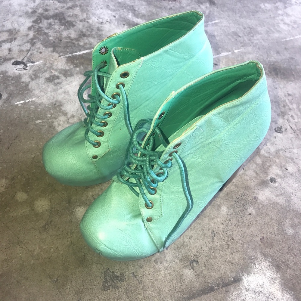 Heels - Picture 2 of 2