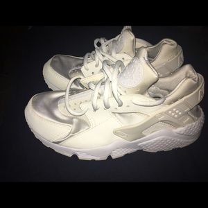 Nikes women's size 8 Huaraches " slightly worn