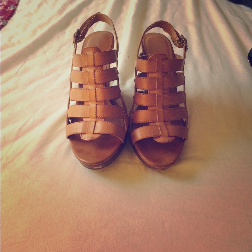 Open toe sandal heels