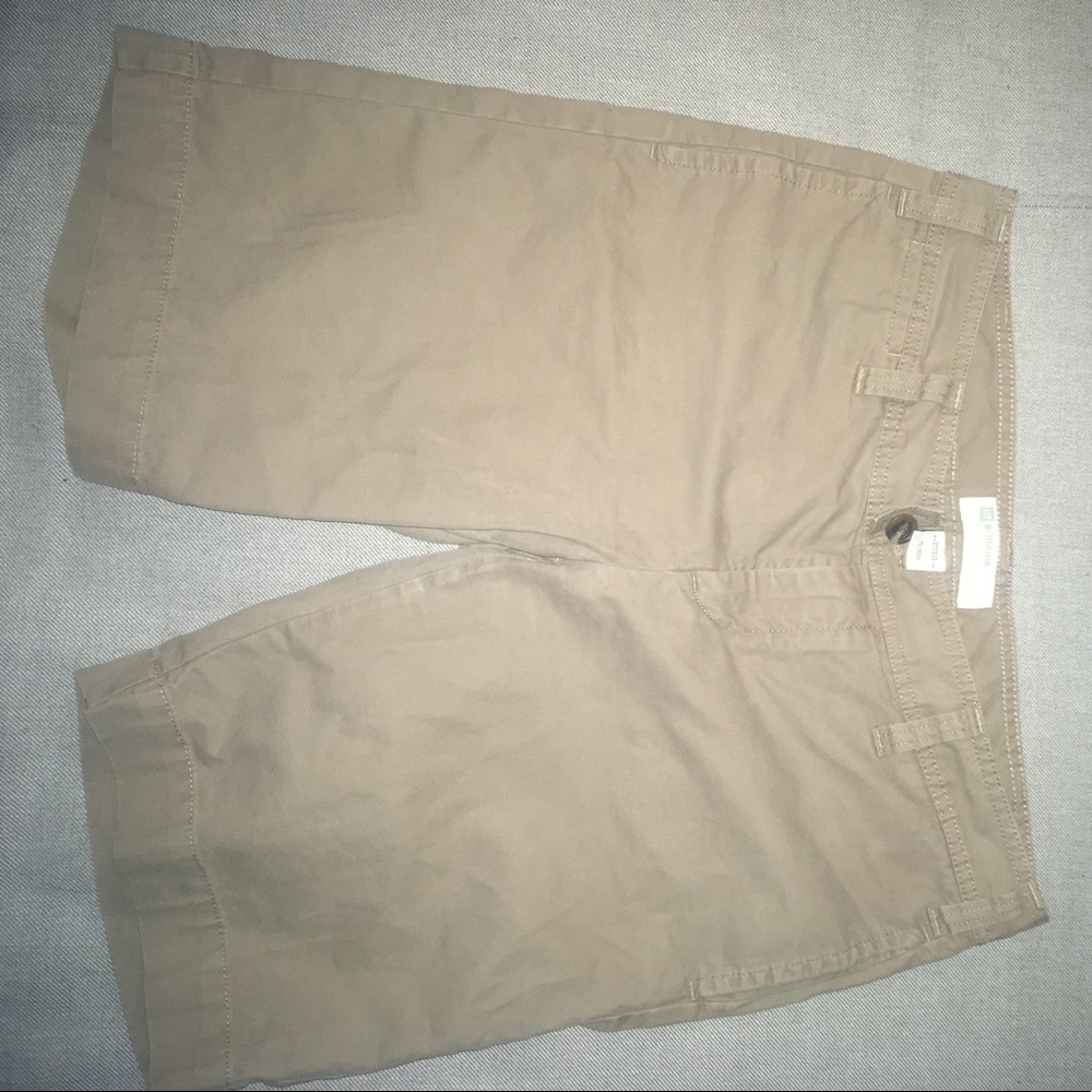 Gap Bermuda Short- Khaki size 12