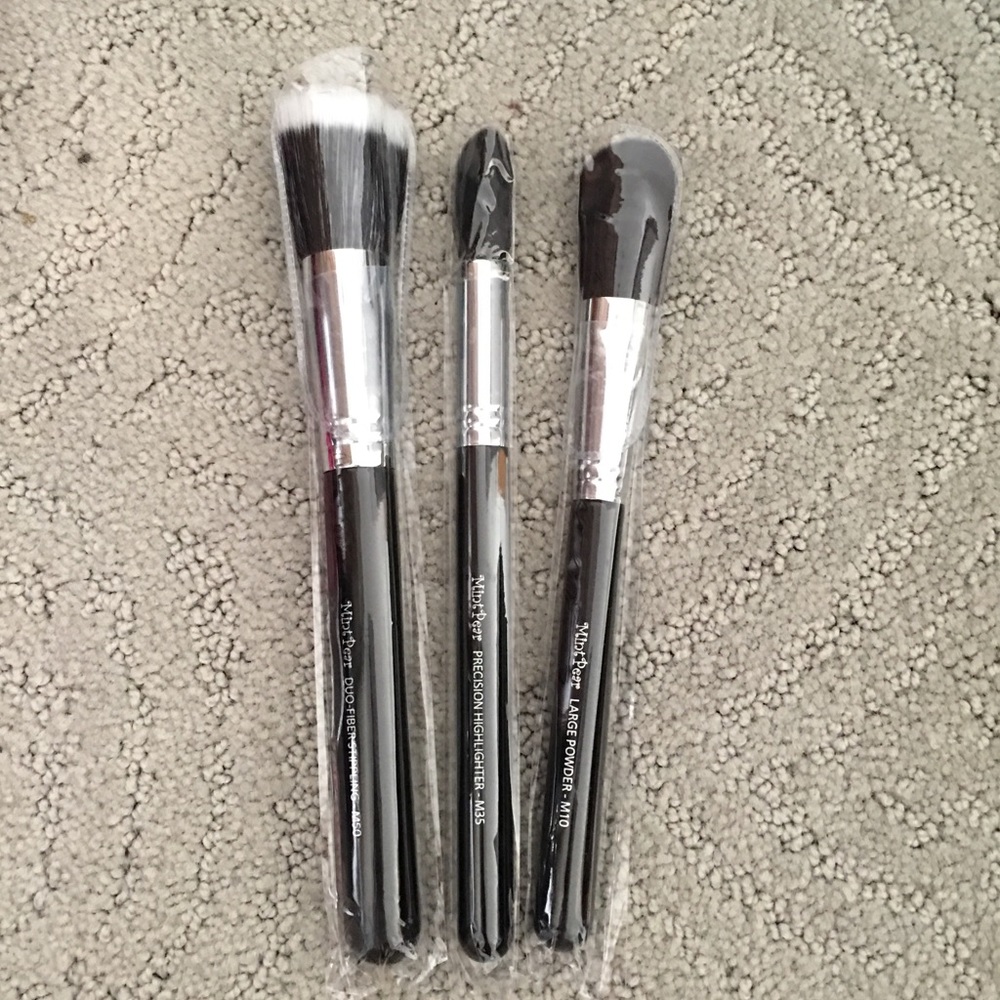 Mint Pear Beauty make up 3 piece brushes NEW