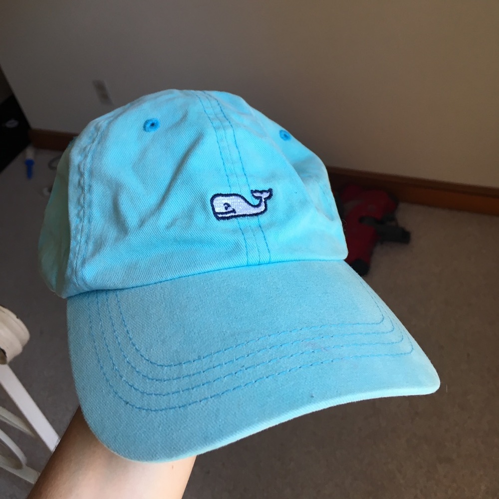 Vineyard vines hat with small rust spot.