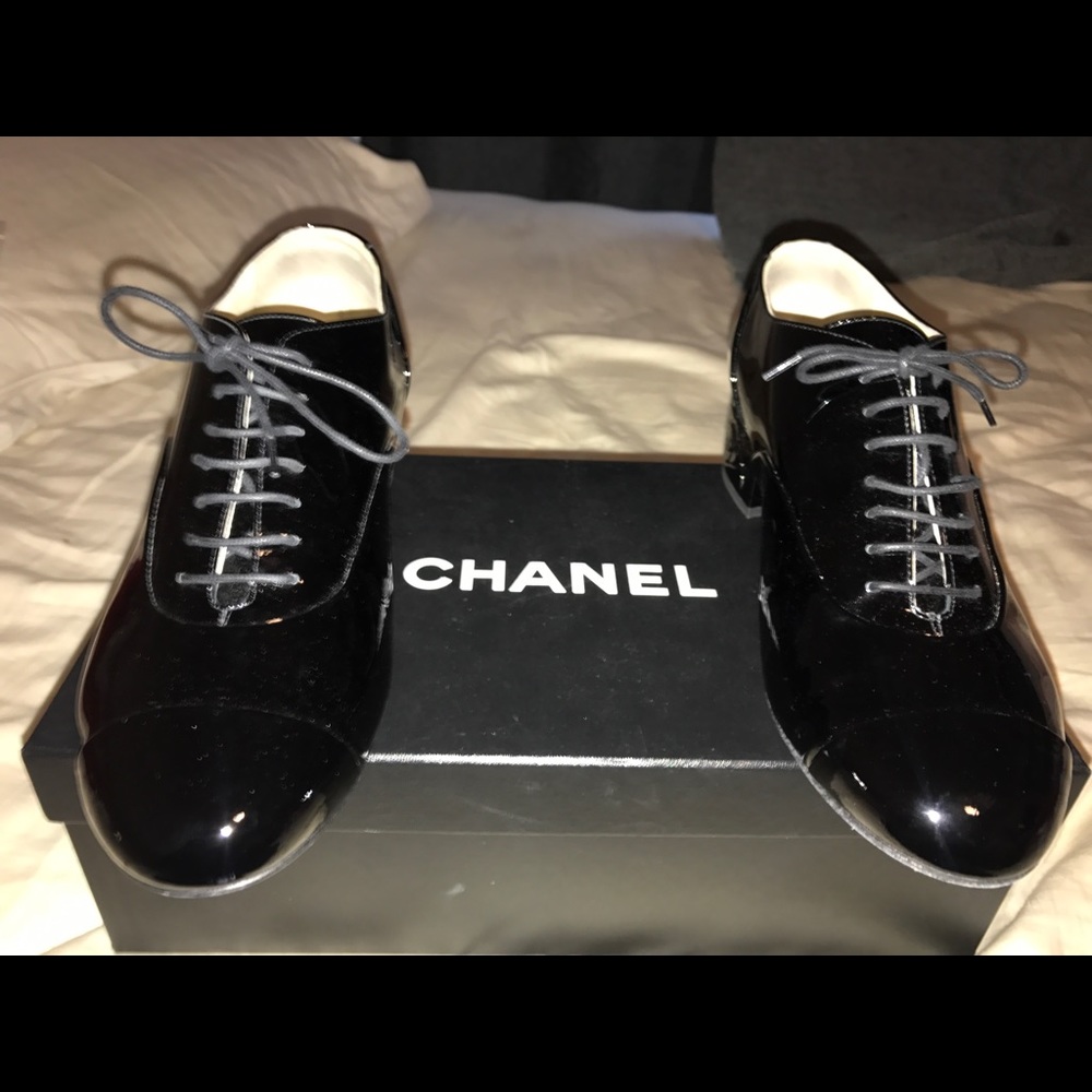 Rare chanel patent camellia lace up oxford flats