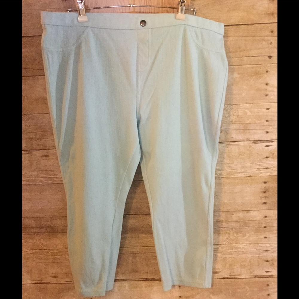 Powder Blue Capri leggings