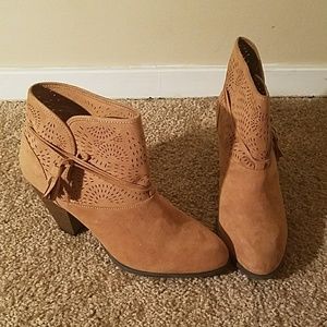 Qupid Camel Suede Ankle Boots 9